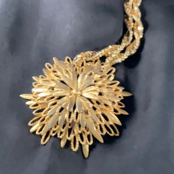 Monet Jewelry - Vintage 🌟RARE🌟Monet starburst statement necklace